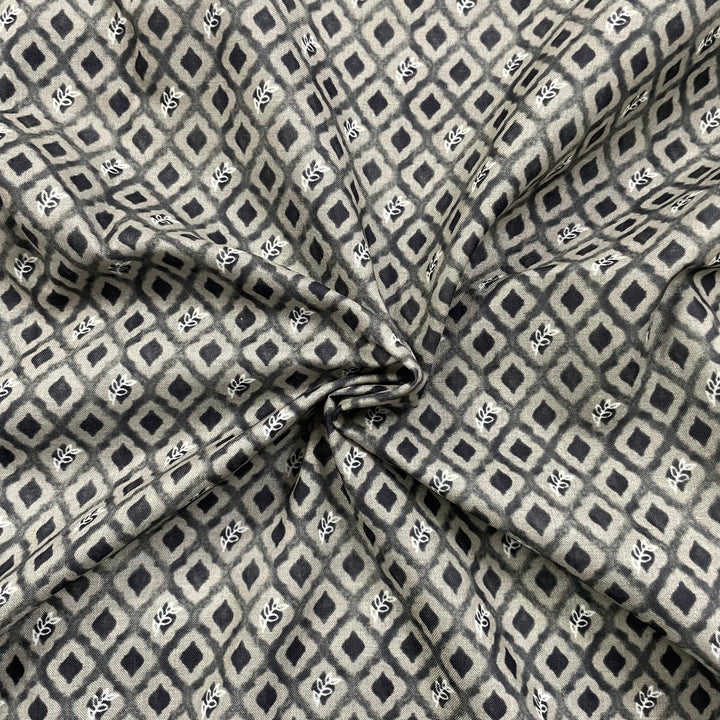 Small green and black contrast print on mul cotton fabric