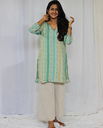 Exquisite tunic with green contrast stripes on Pure muslin fabric - indiefabstore