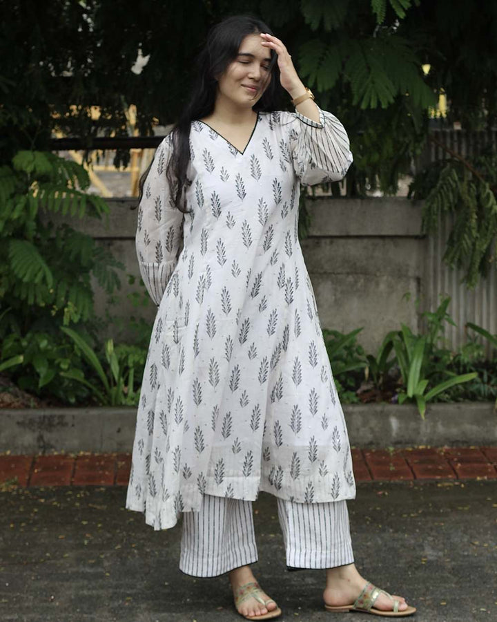 Inaya Mul Chanderi Kurta Set - Set of 2
