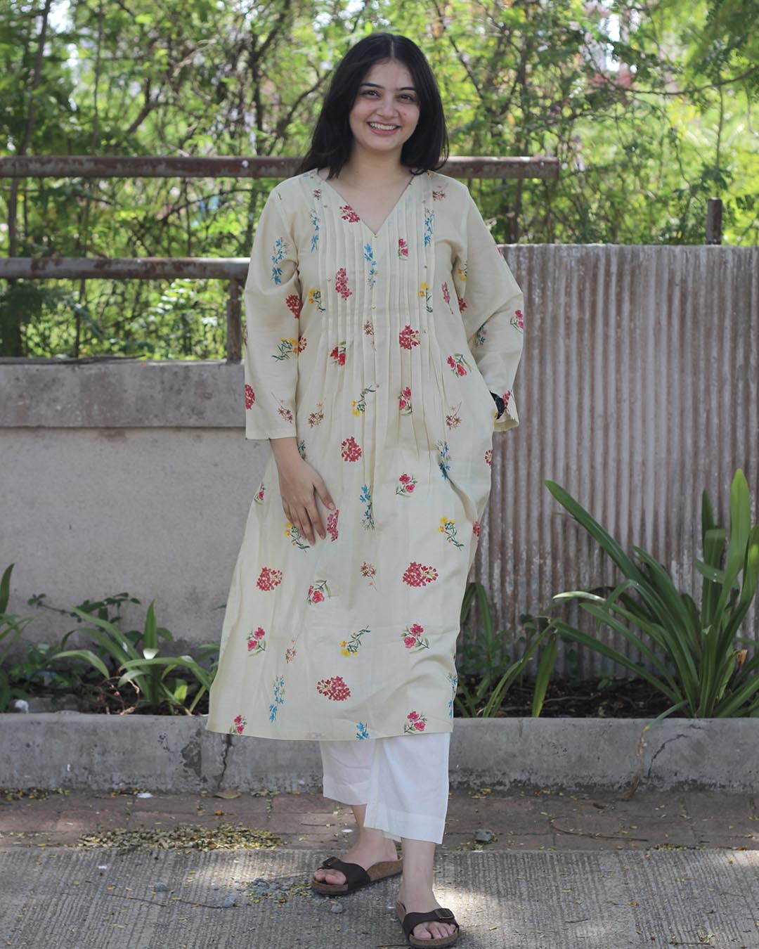 Floral Pleated V-neck Long kurta