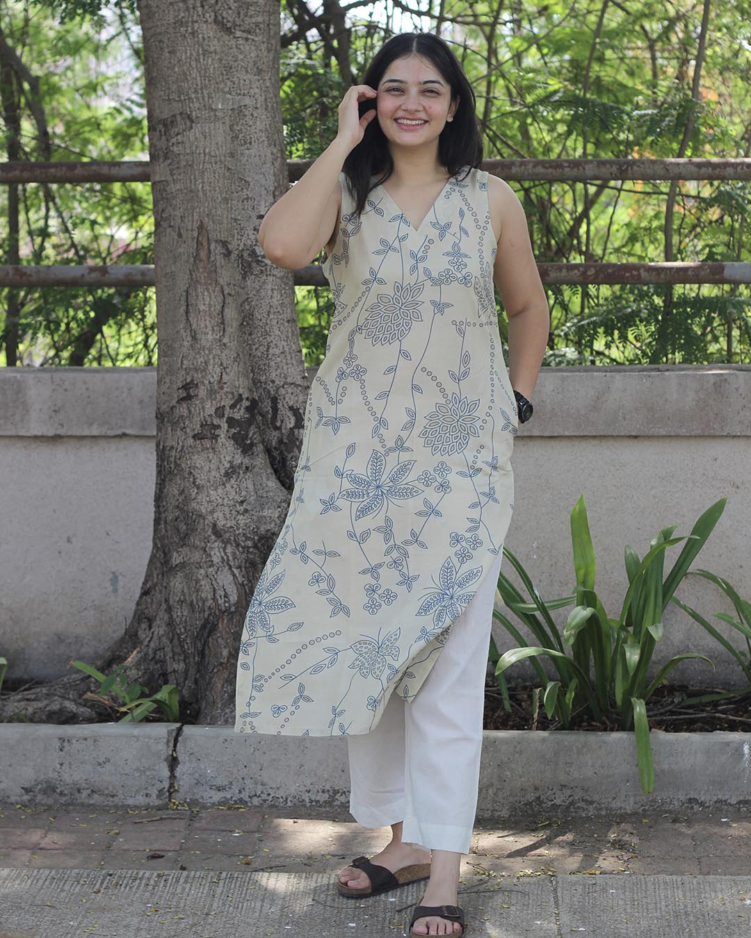 Flora Sleeveless Long kurta