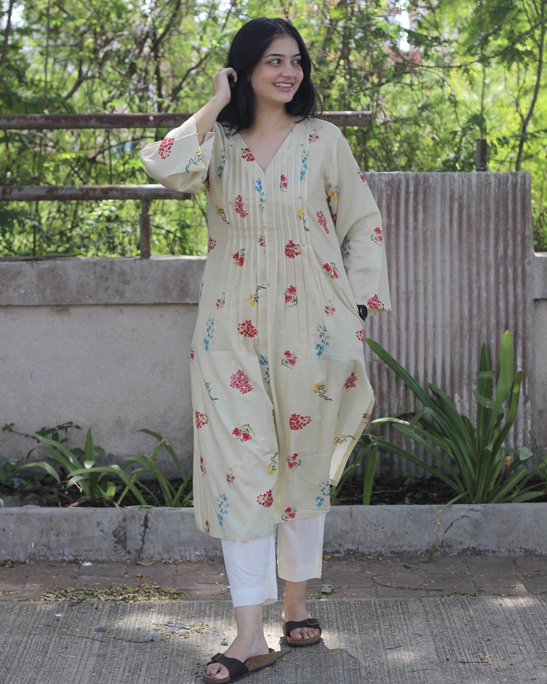 Floral Pleated V-neck Long kurta
