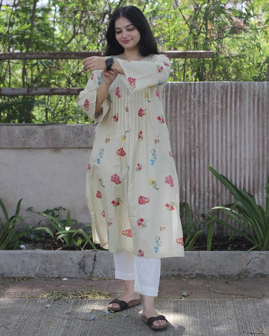 Floral Pleated V-neck Long kurta