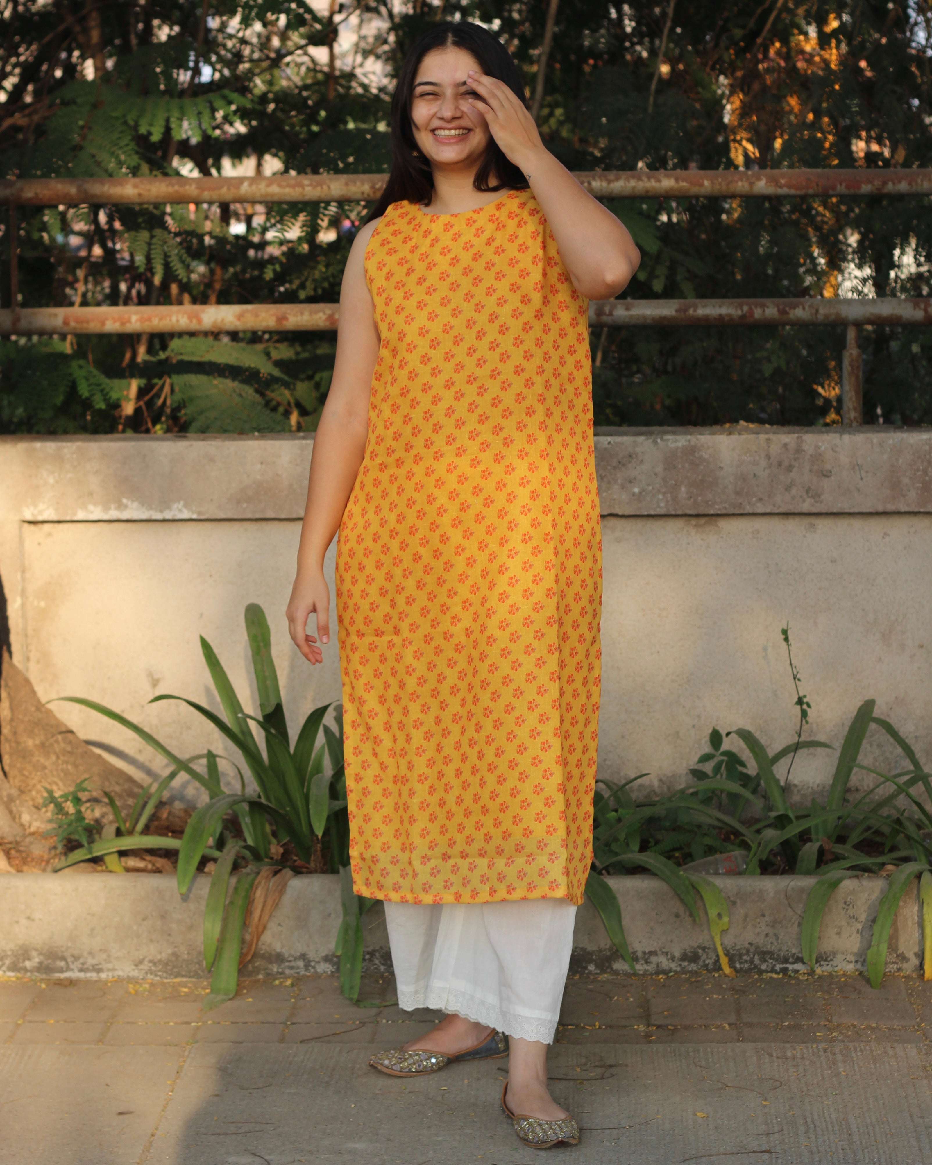 Small Florals Yellow Sleeveless Linen Kurta