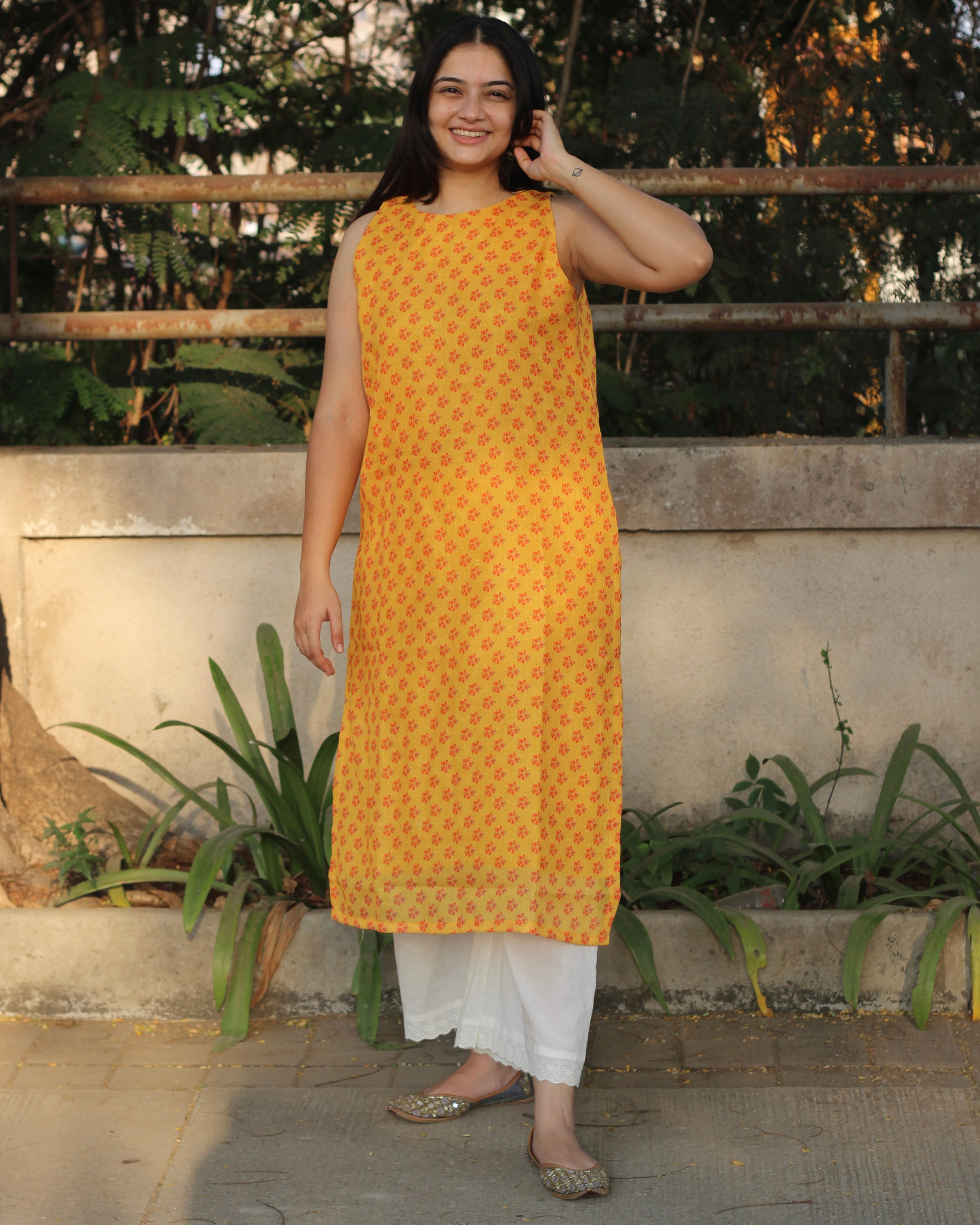 Small Florals Yellow Sleeveless Linen Kurta