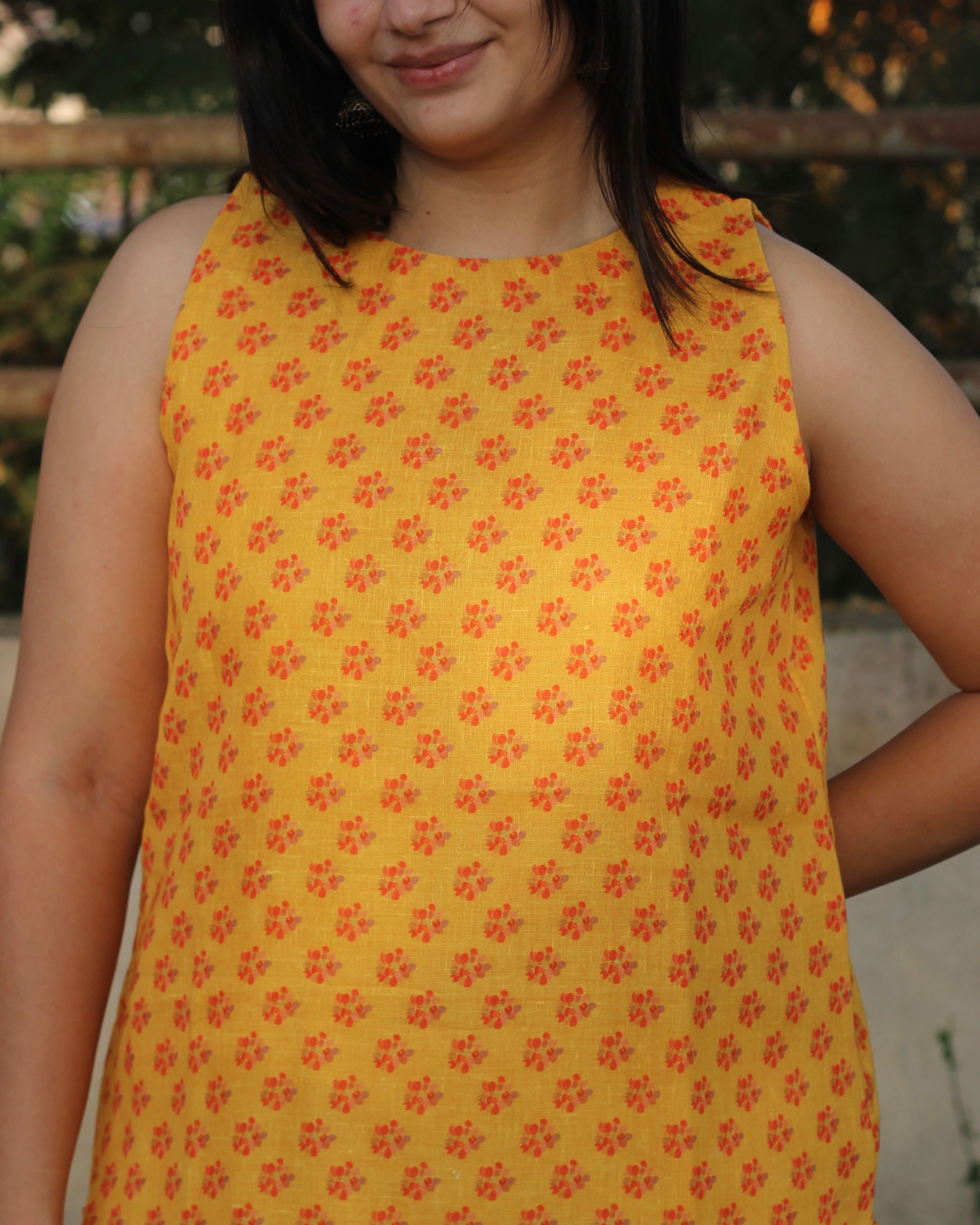 Small Florals Yellow Sleeveless Linen Kurta