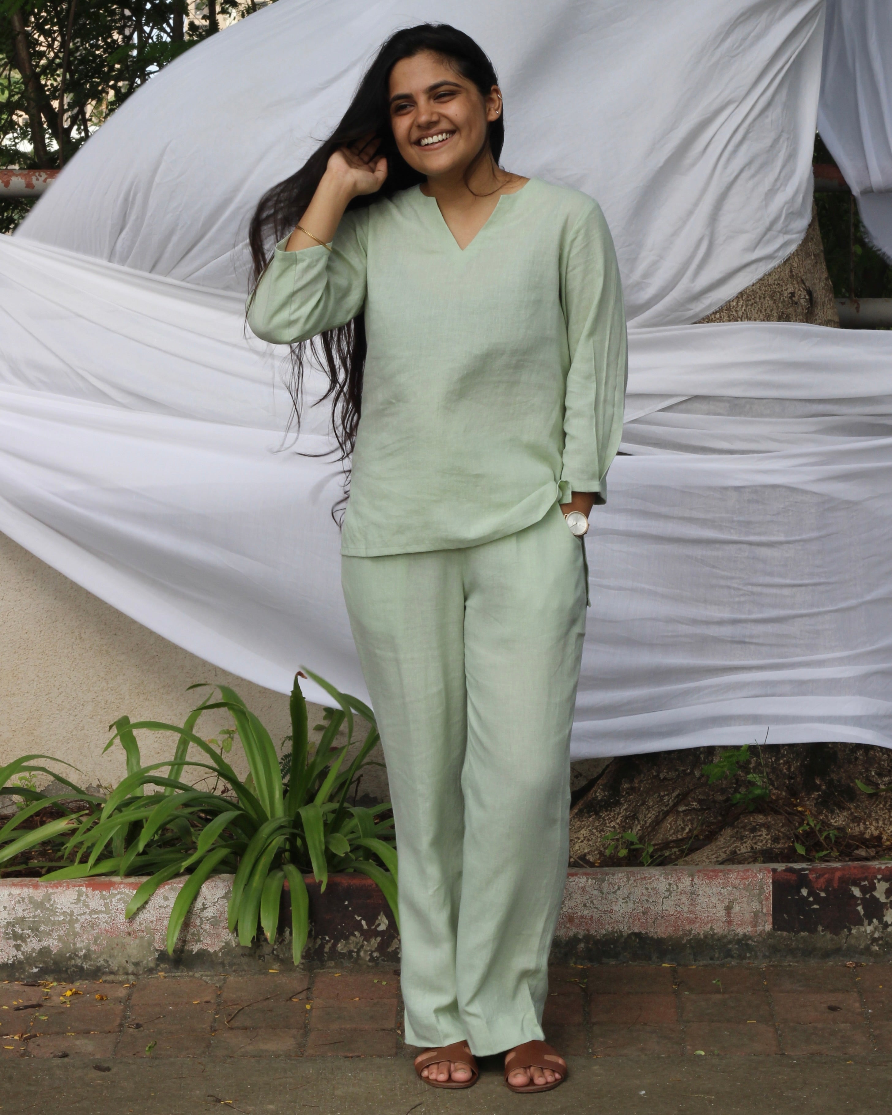 Pista green linen blend co-ord set with satin finish, basic round V neck_1