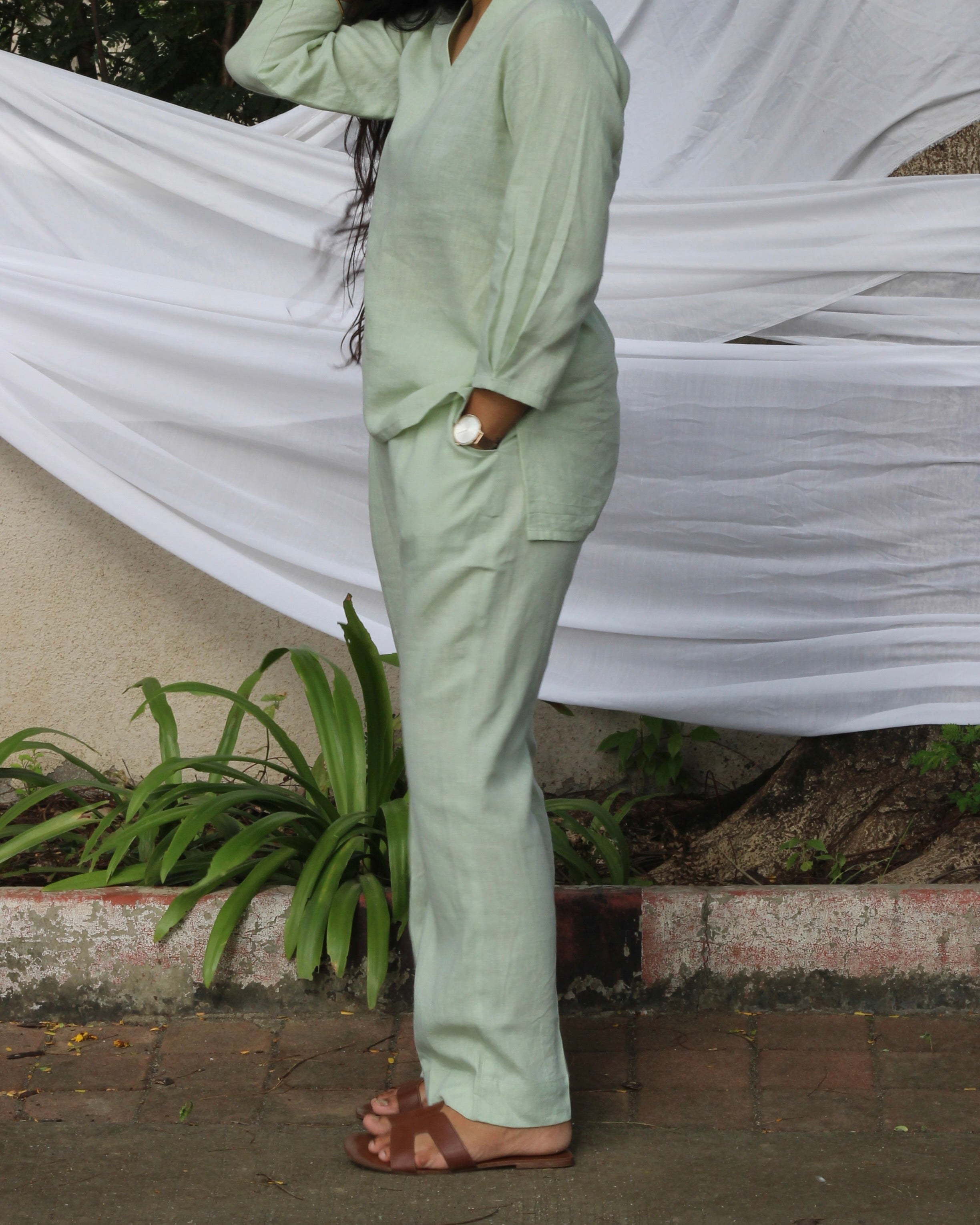 Pista green linen blend co-ord set with satin finish, basic round V neck_7