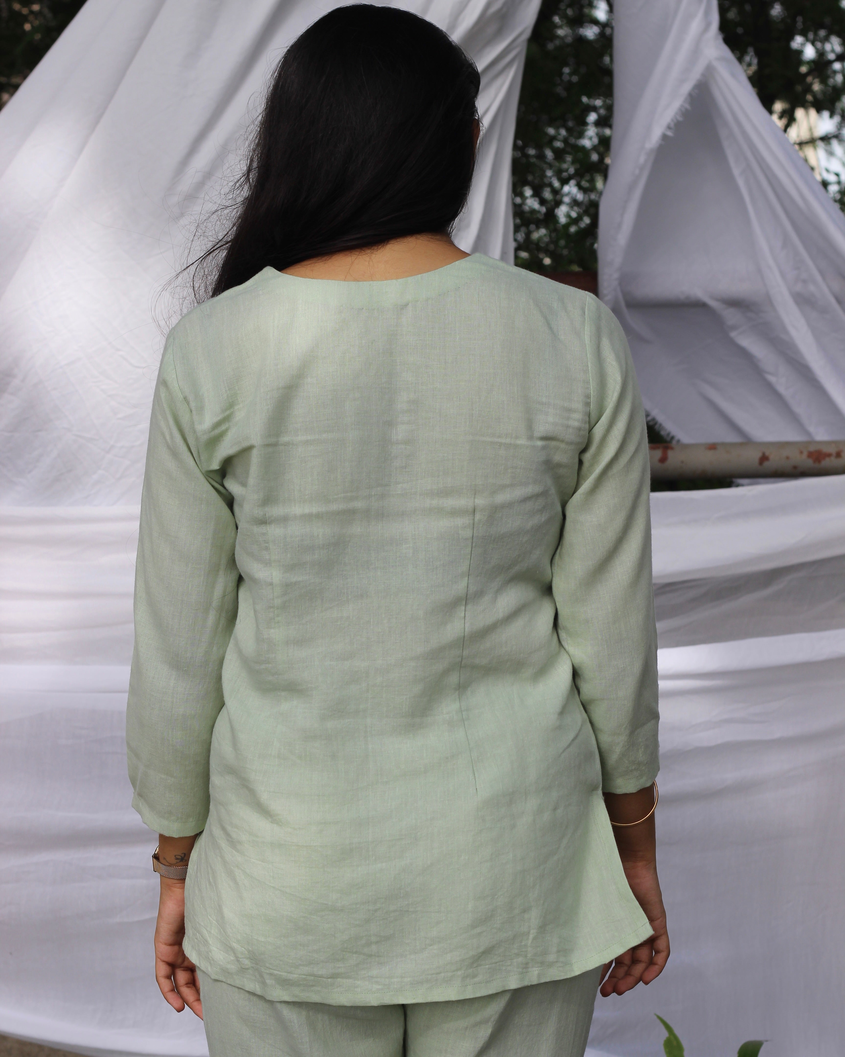 Pista green linen blend co-ord set with satin finish, basic round V neck_3