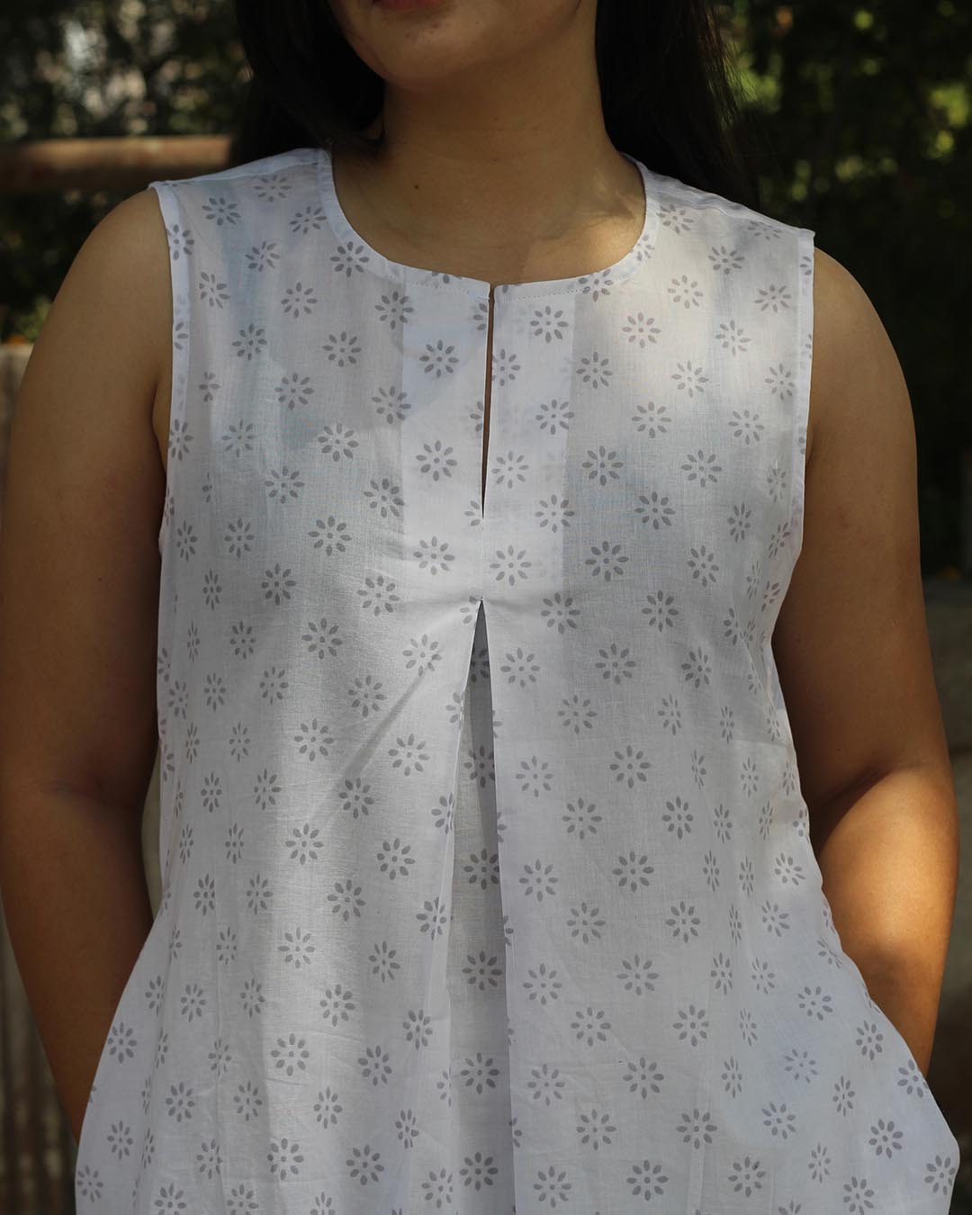 Grey Scattered Print Sleeveless Cotton Set- Set of 2