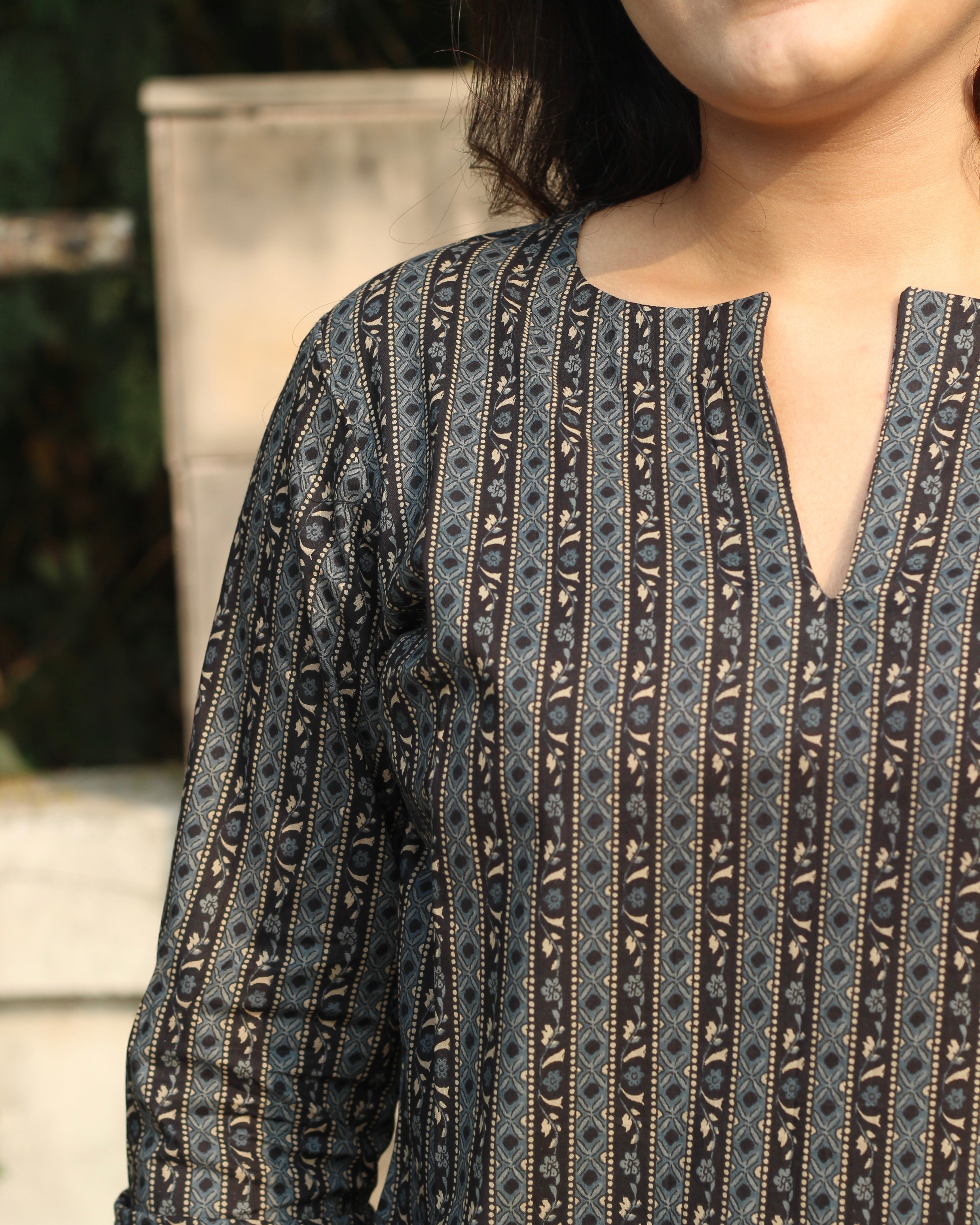 Stripes cotton short kurta in contrasting black and blue shades, with a comfortable round V-neck, 3/4 sleeves, and side cut design
