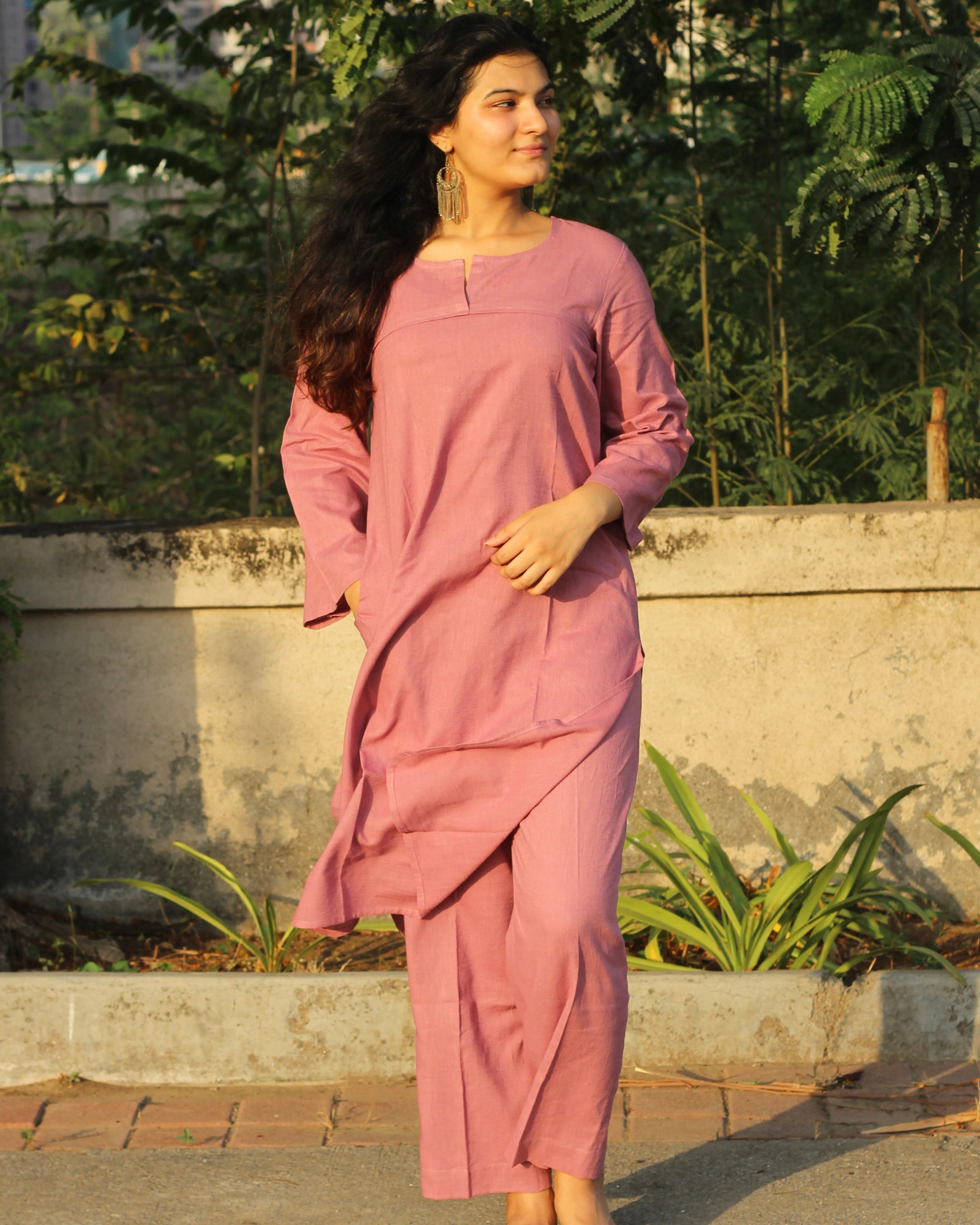 Dark Onion Pink Linen Co-ord Set - Small V with Round Neck Kurta, 3/4 Sleeves, Side Cut, and Comfortable Pants