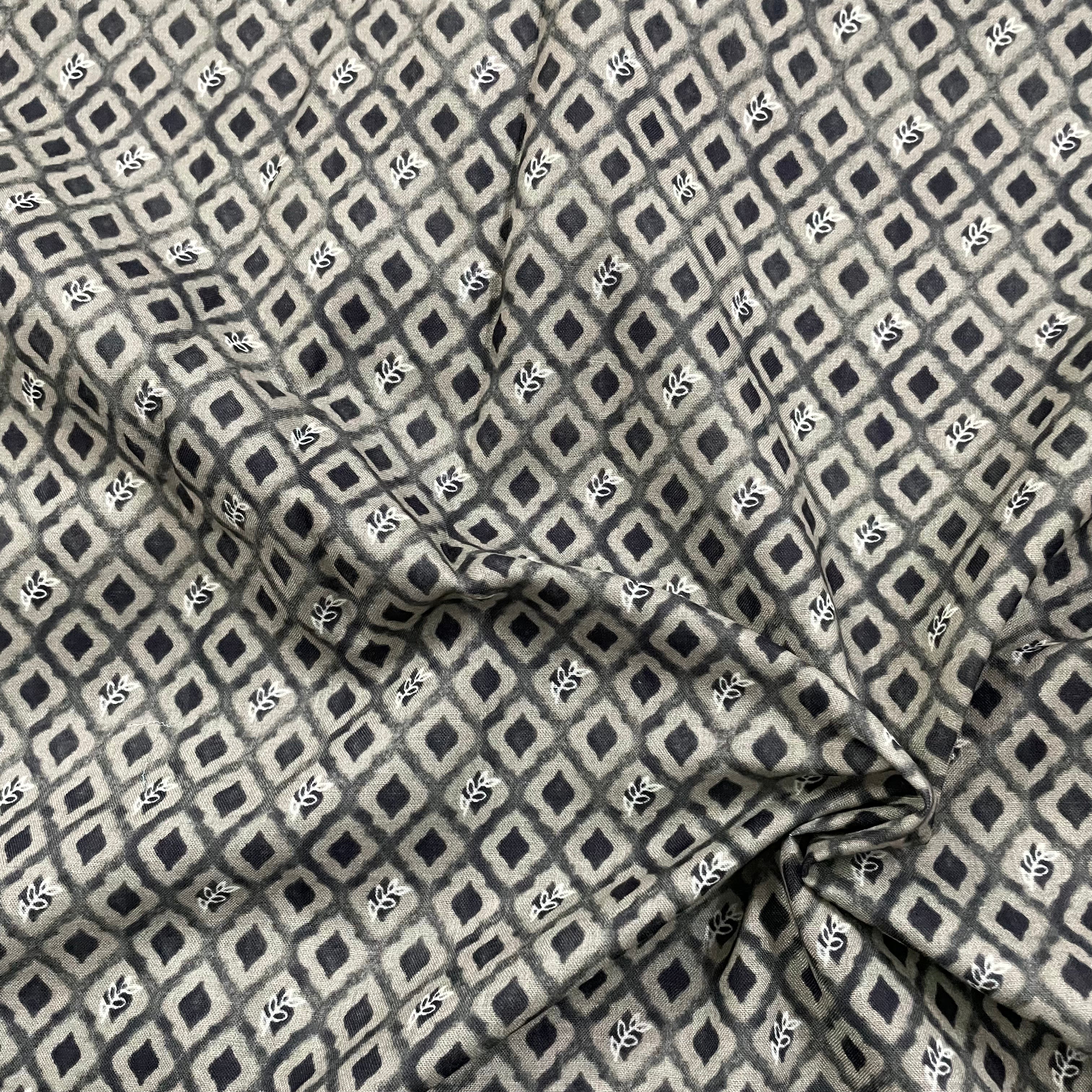 Small green and black contrast print on mul cotton fabric