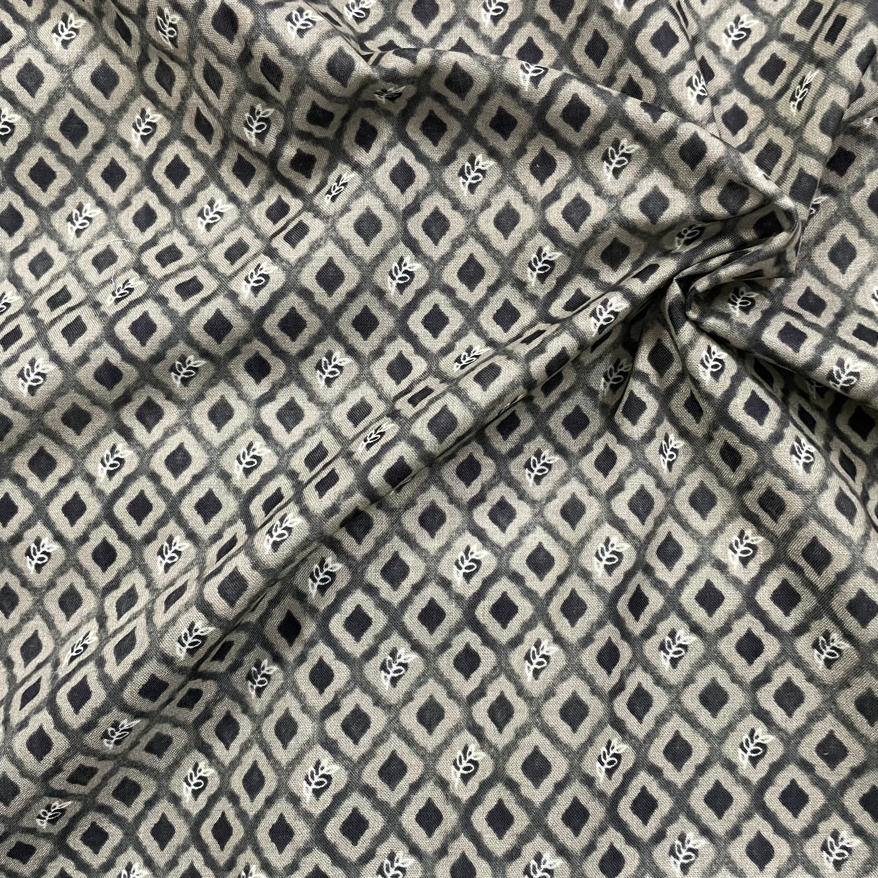 Small green and black contrast print on mul cotton fabric