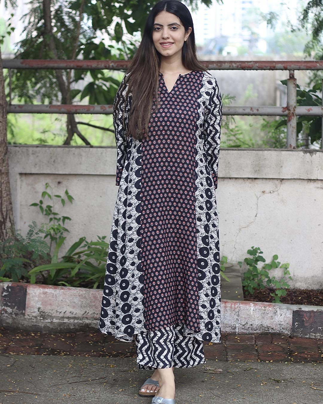 Monochrome Pure Muslin Kurta Pant Set