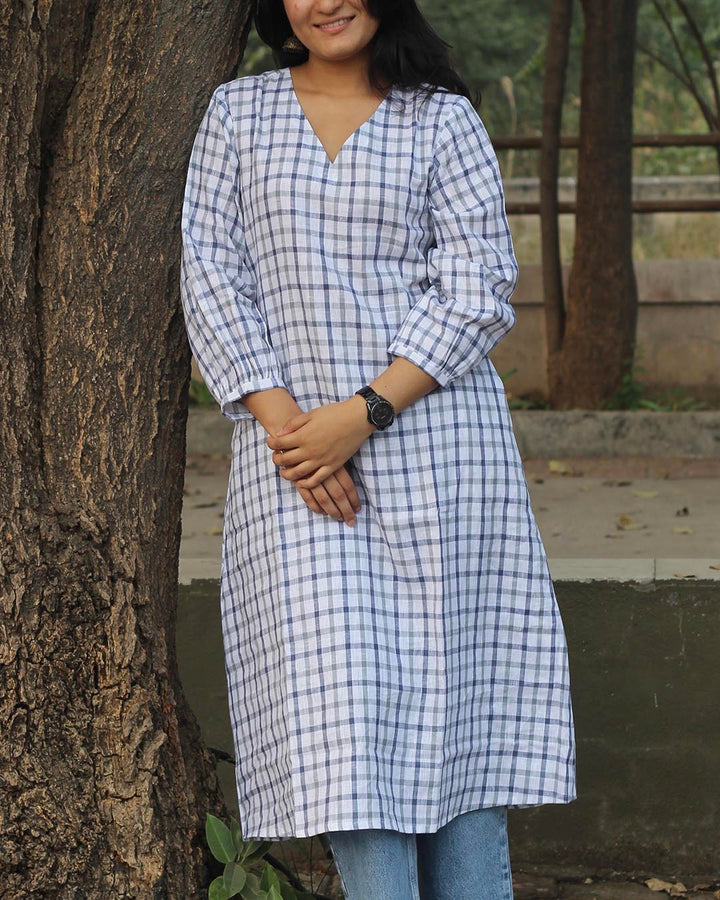SAADGI 2.0: Classic Checks Premium Linen Kurta in Blue & White