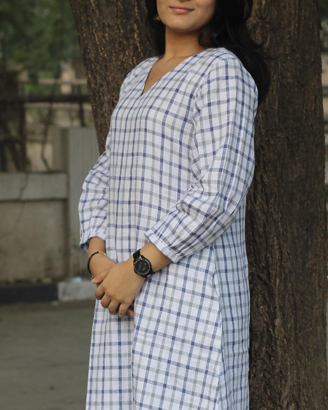 SAADGI 2.0: Classic Checks Premium Linen Kurta in Blue & White