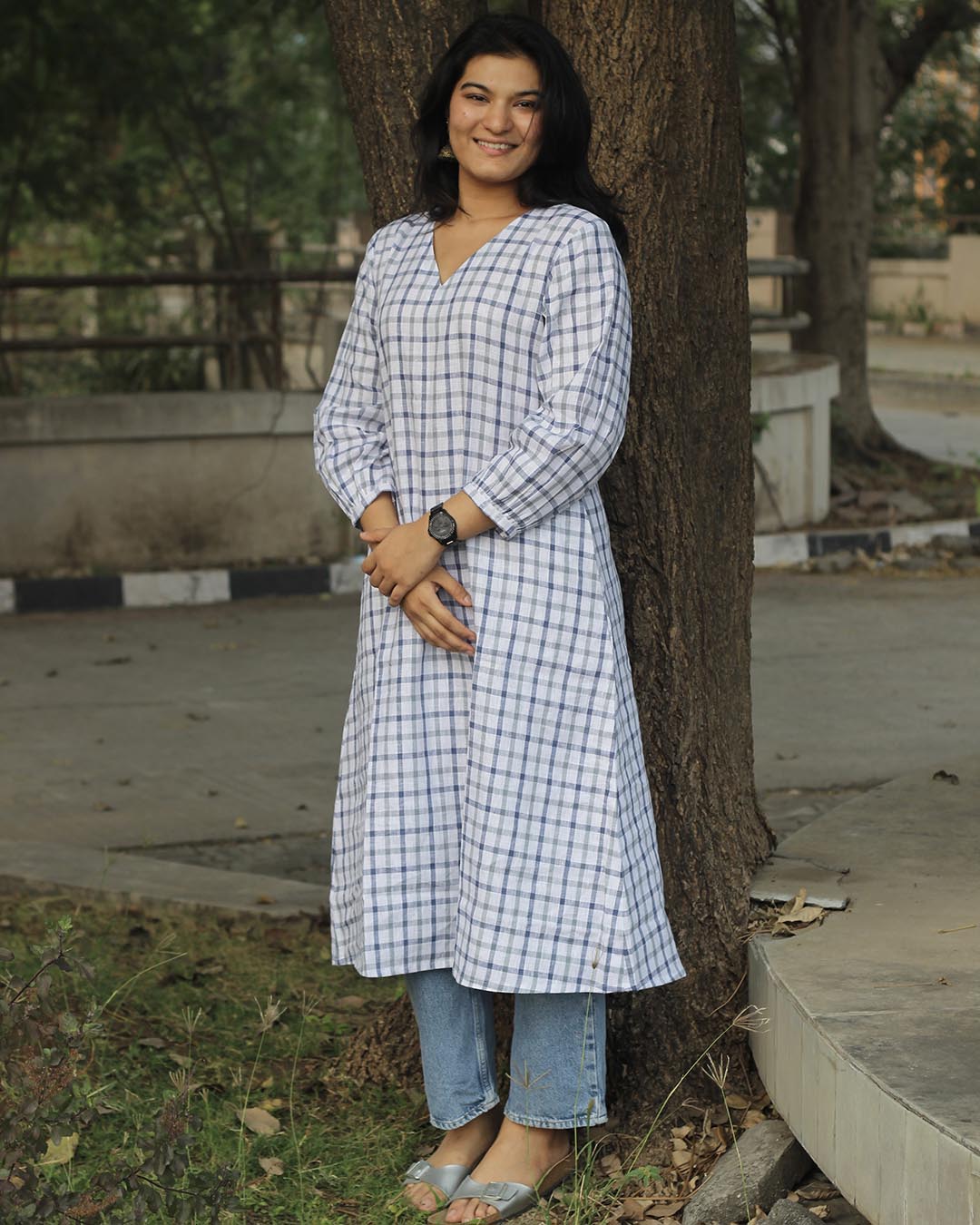 SAADGI 2.0: Classic Checks Premium Linen Kurta in Blue & White