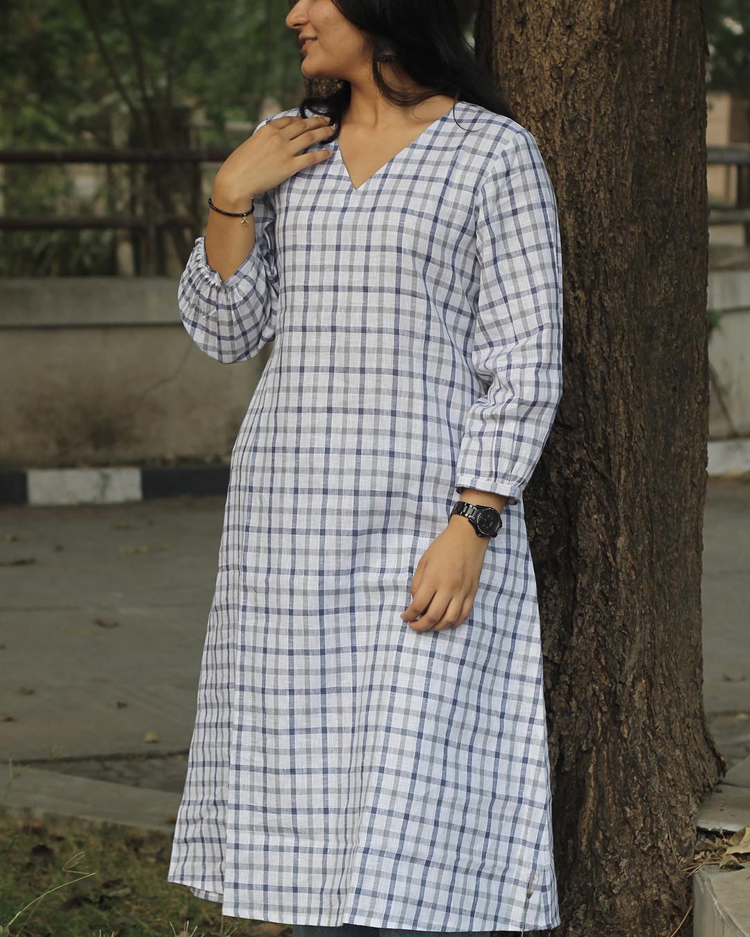 SAADGI 2.0: Classic Checks Premium Linen Kurta in Blue & White