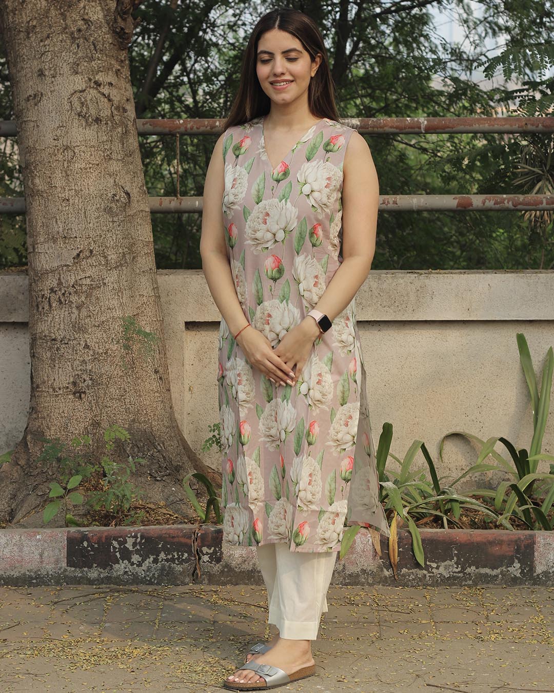 Floral Bliss Sleeveless V-neck Long Kurta