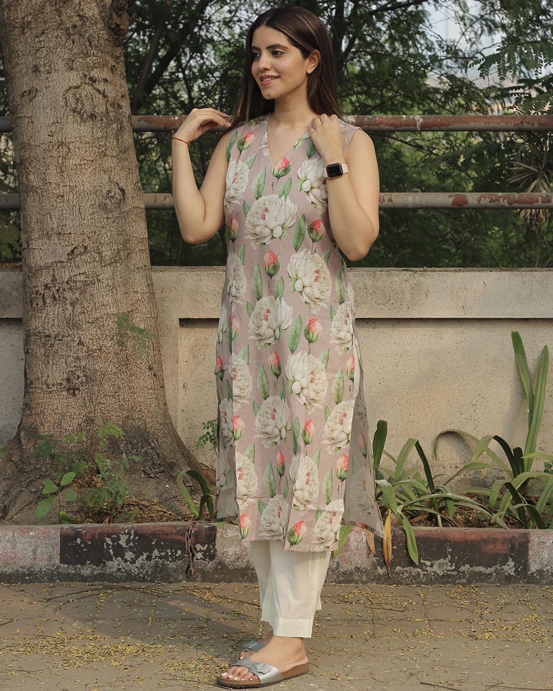 Floral Bliss Sleeveless V-neck Long Kurta