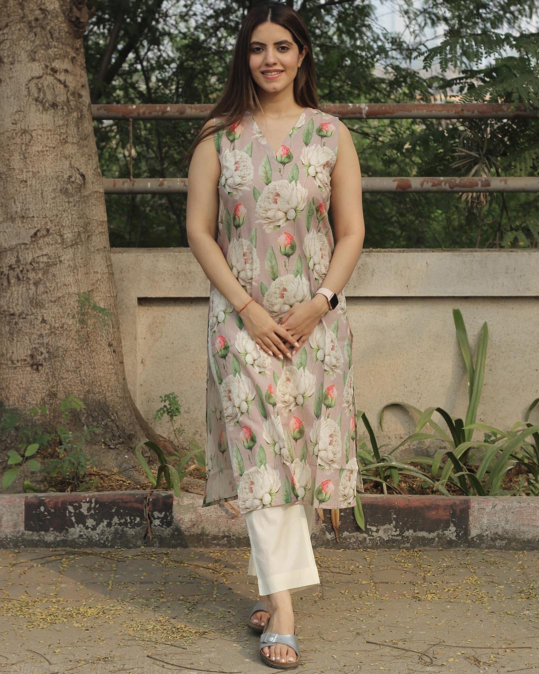 Floral Bliss Sleeveless V-neck Long Kurta
