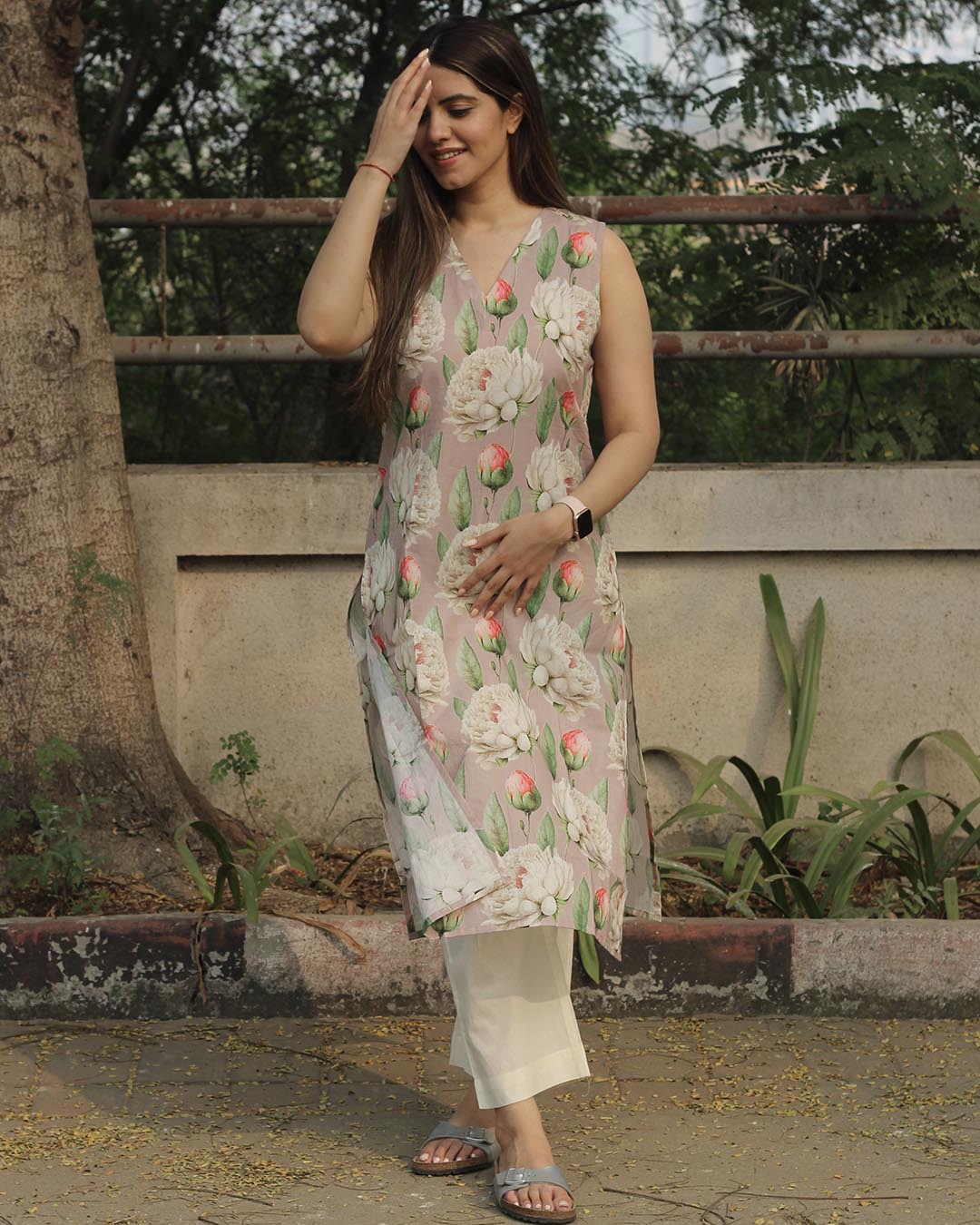 Floral Bliss Sleeveless V-neck Long Kurta