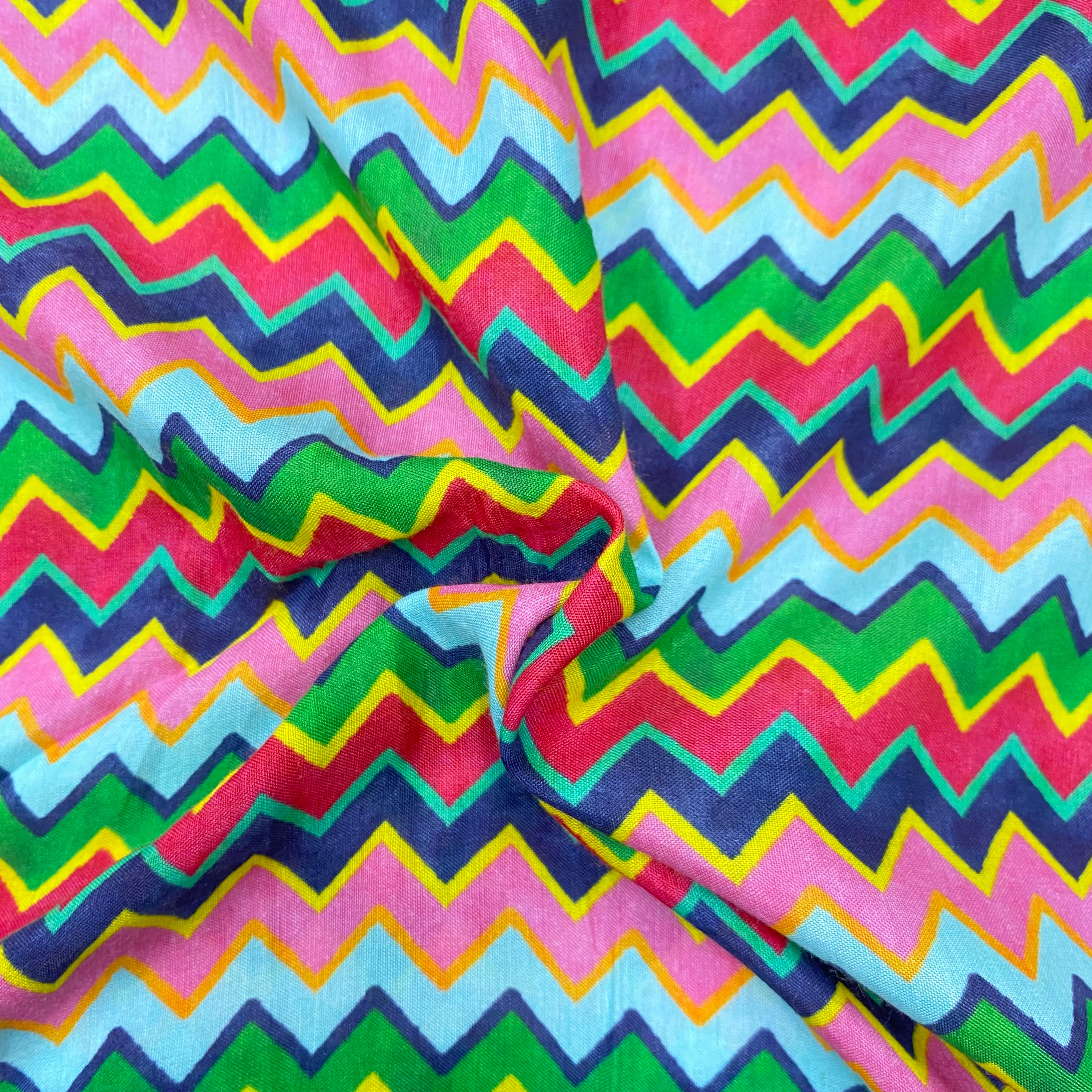 Pure muslin fabric with zig-zig print - Multicolor per meter