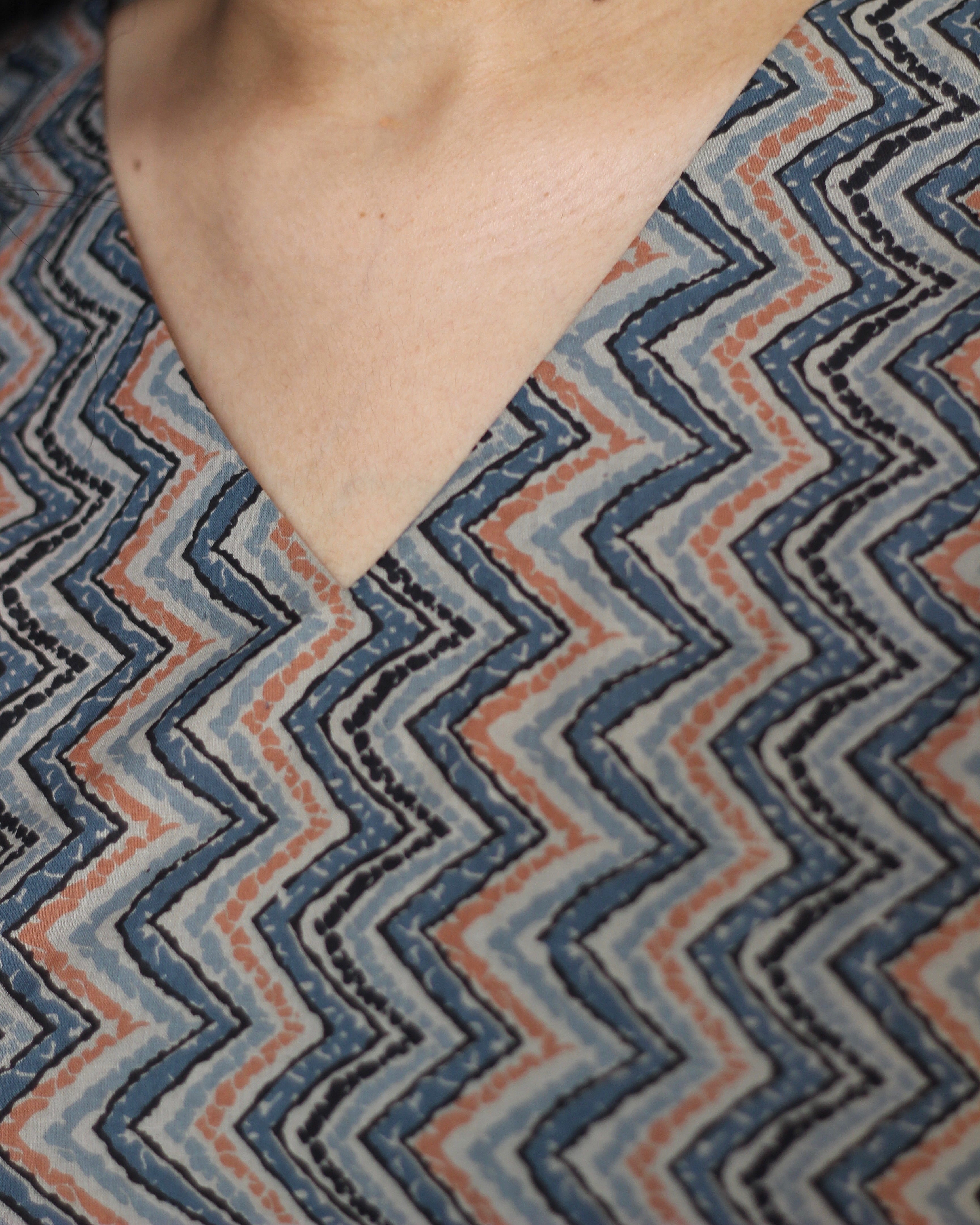 Zig zag contrast color pure cotton short kurta - indiefabstore